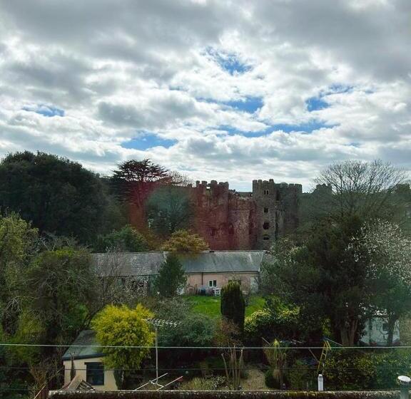 مبيت وإفطار Dylan Thomas Sea View