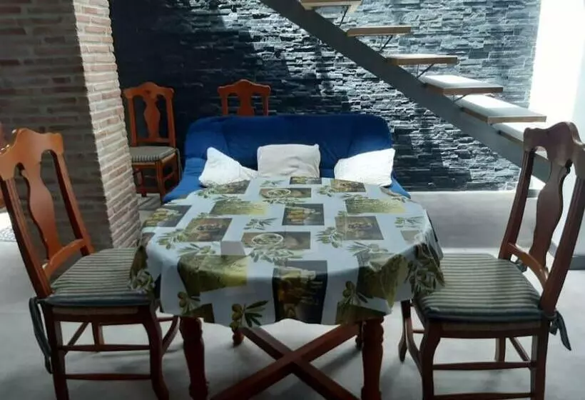 Casa Llena De Vida Con Patio Y Terraza