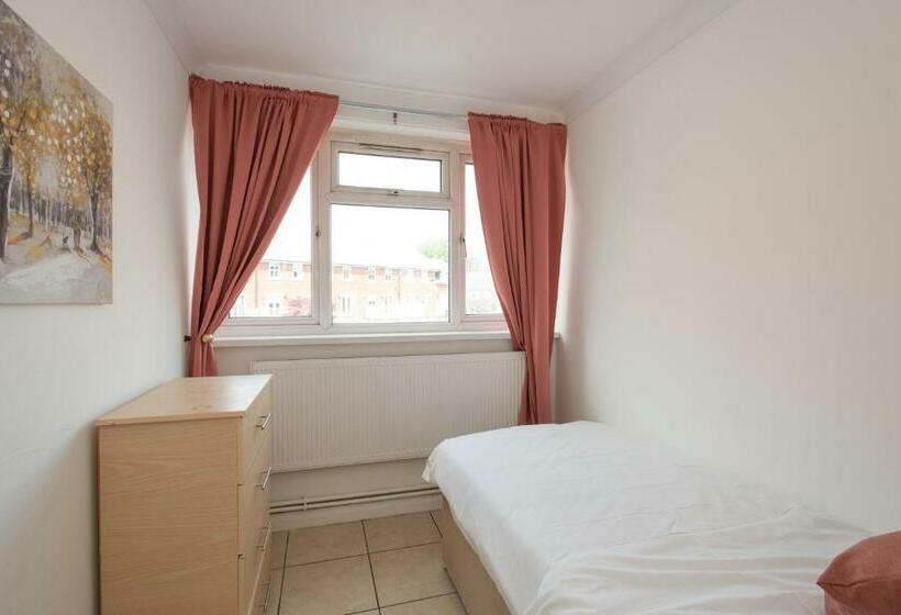 Motel Modern Apartments In Bromley, Greater London Near Tesco And Sundridge Park Station