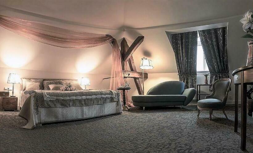 ペンション Zbirožský Dvůr