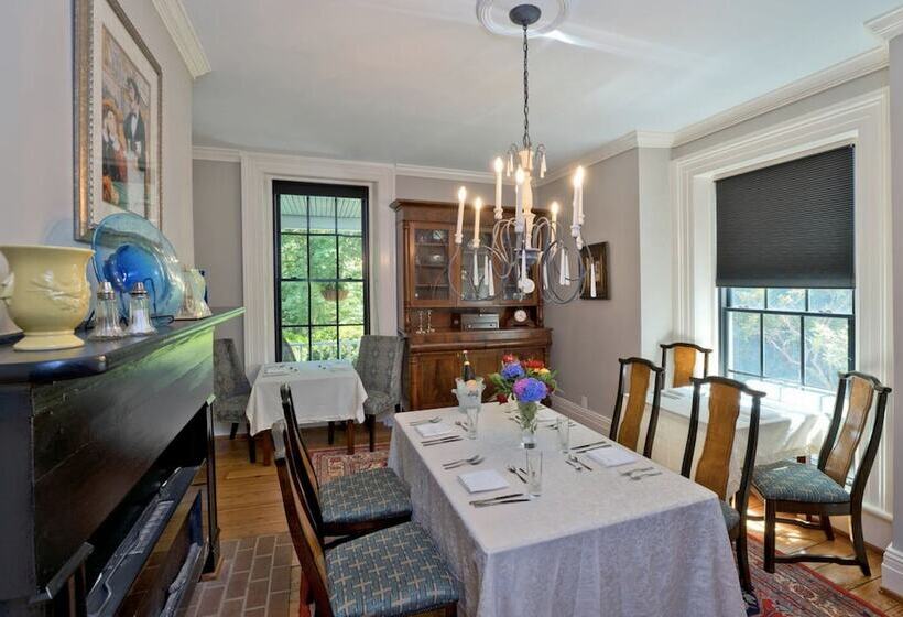 Red Hill Bed And Breakfast