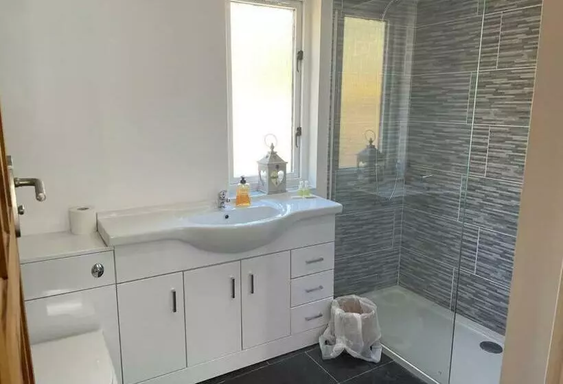 Bankhead Accommodation With Hot Tub In Aberdeenshire