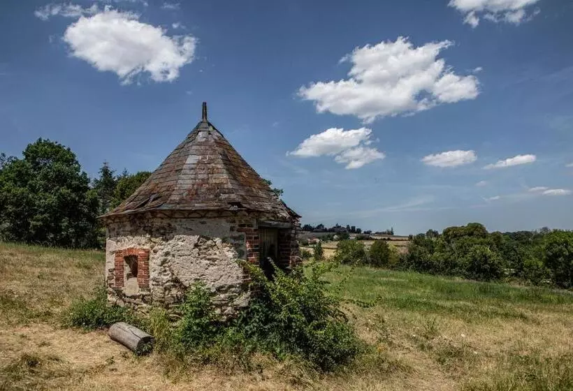 Hotelli Hostellerie Du Chateau Bellenaves