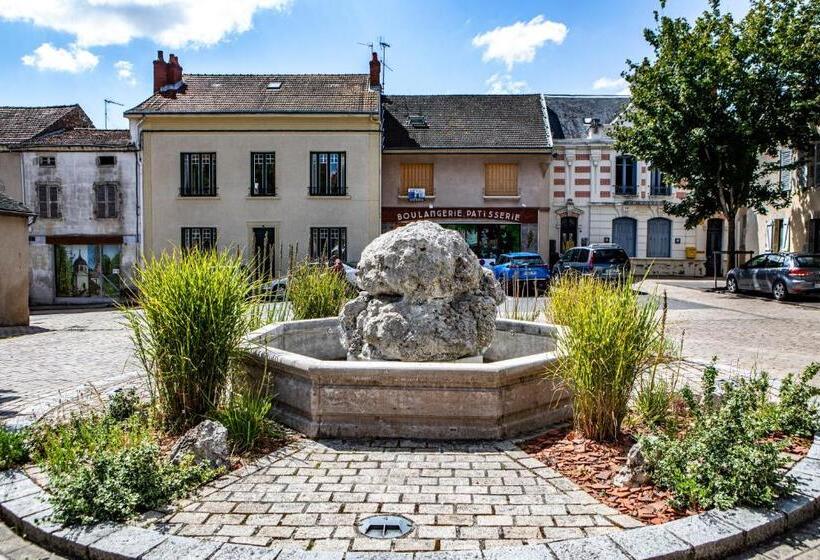 فندق Hostellerie Du Chateau Bellenaves