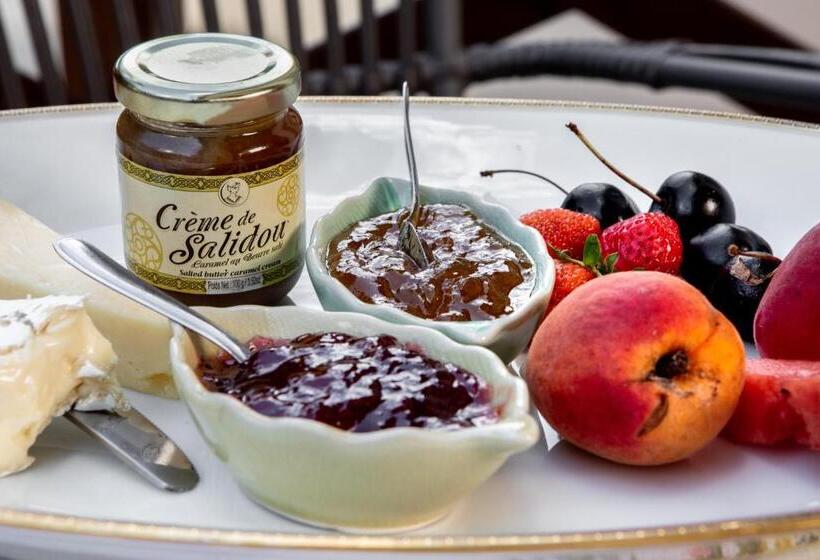 فندق Hostellerie Du Chateau Bellenaves