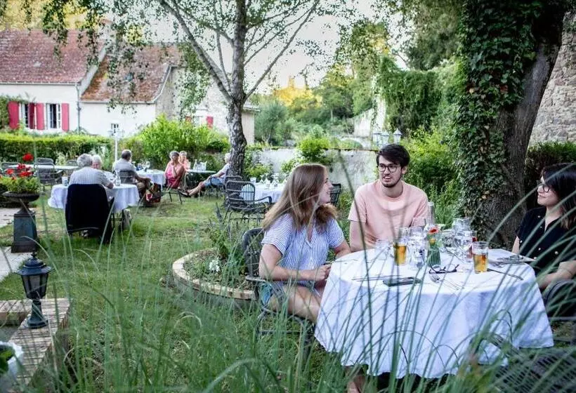 Hotelli Hostellerie Du Chateau Bellenaves