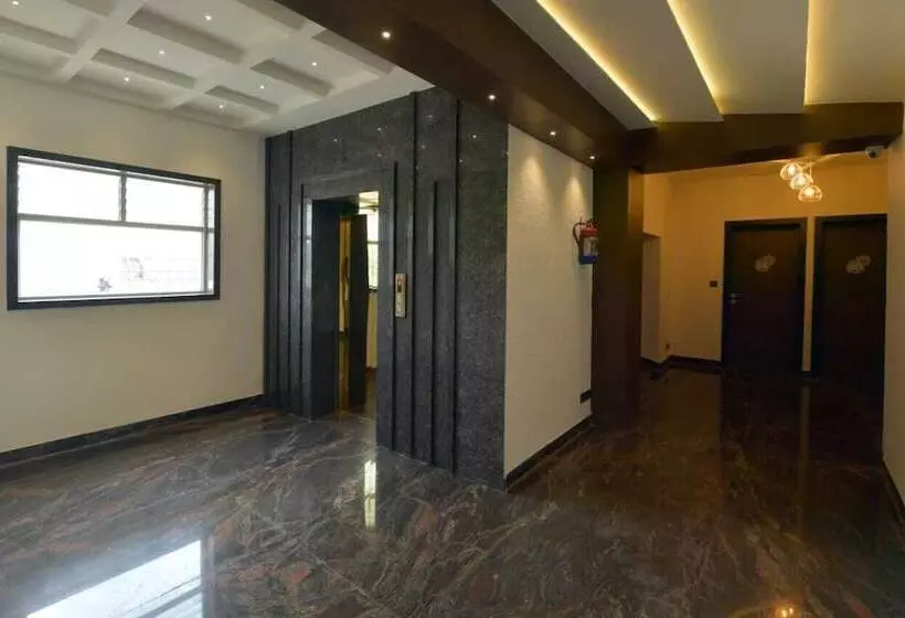 Hotelli Nikhil Regency