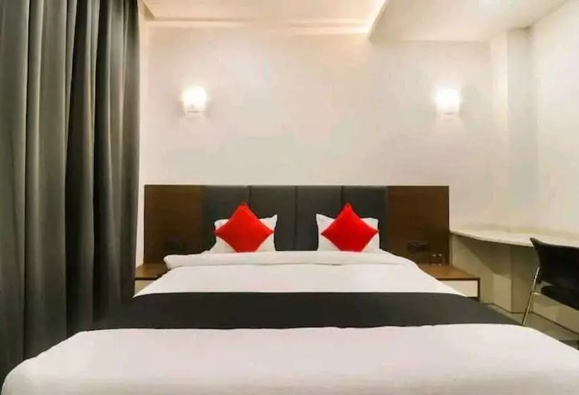 Hotelli Nikhil Regency