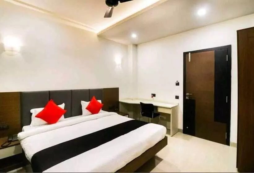 Hotelli Nikhil Regency