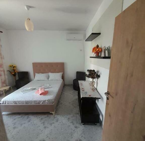 پانسیون Mona S Guesthouse