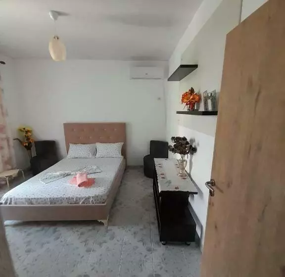 ペンション Mona S Guesthouse