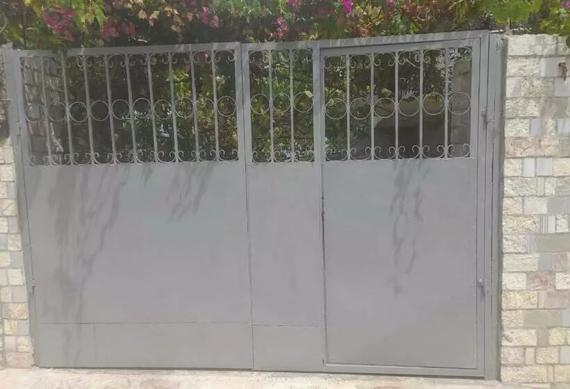 ペンション Mona S Guesthouse