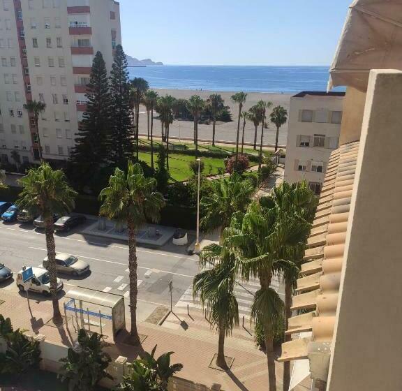 Precioso Atico A Pie De Playa Con Piscina