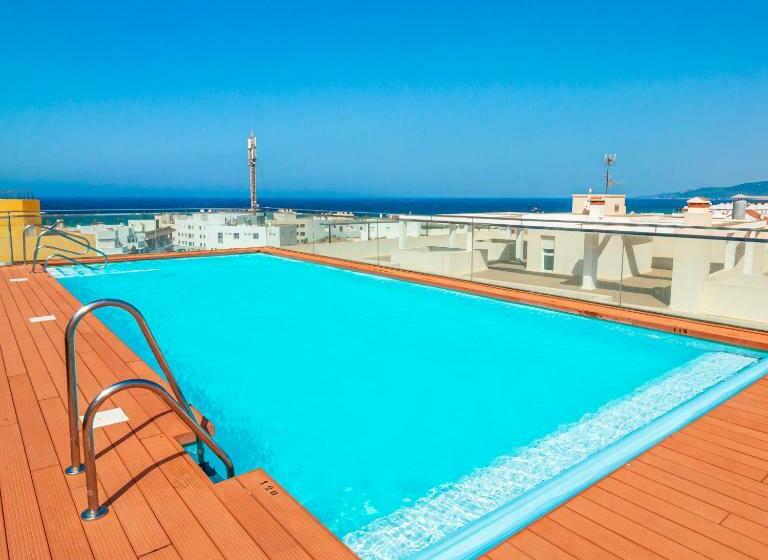 City Apartment With Workspace, Rooftop & Parking