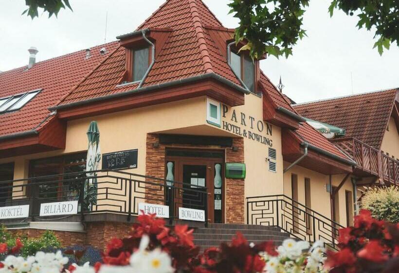 Parton Hotel & Bowling