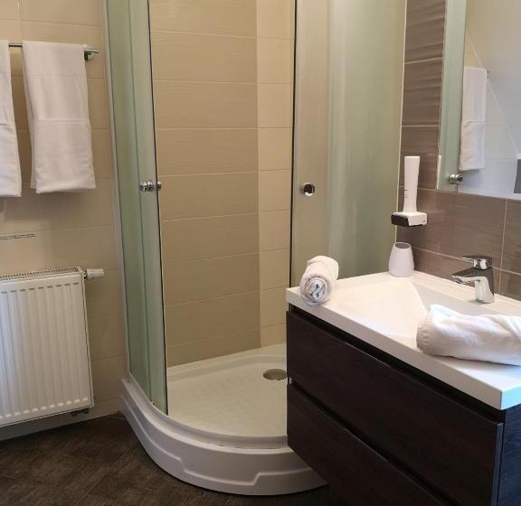 Parton Hotel & Bowling