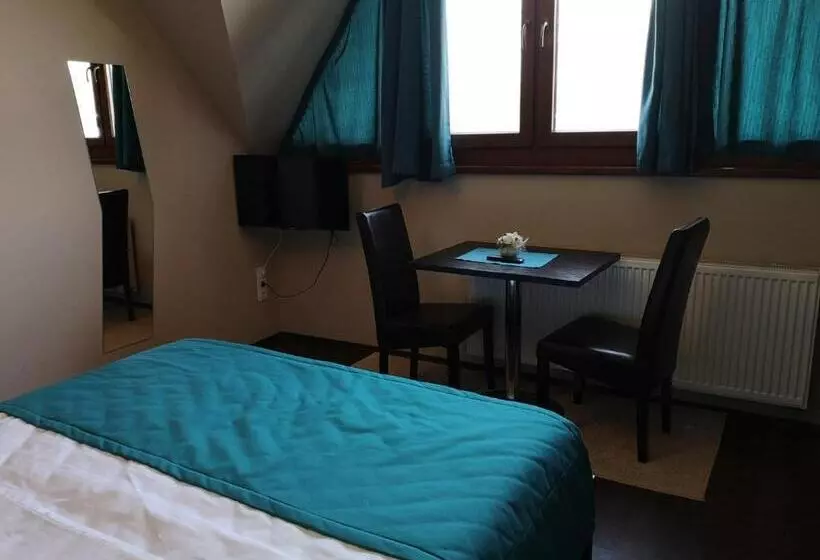 Parton Hotel & Bowling