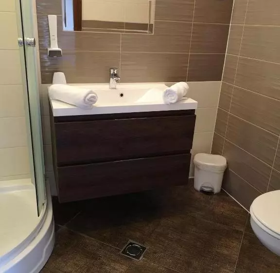 Parton Hotel & Bowling