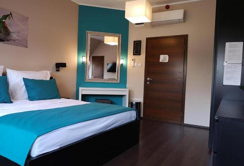 Parton Hotel & Bowling