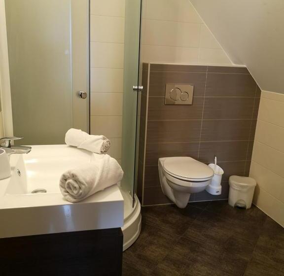 Parton Hotel & Bowling