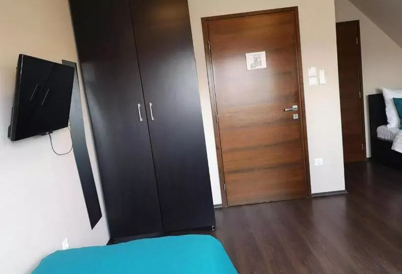 Parton Hotel & Bowling