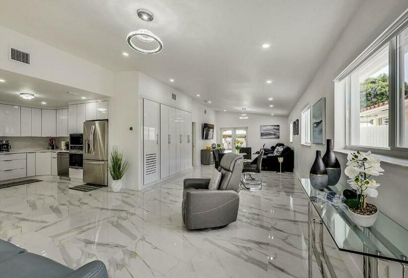 Luxurious Tropical Private Oasis By Mia Airport