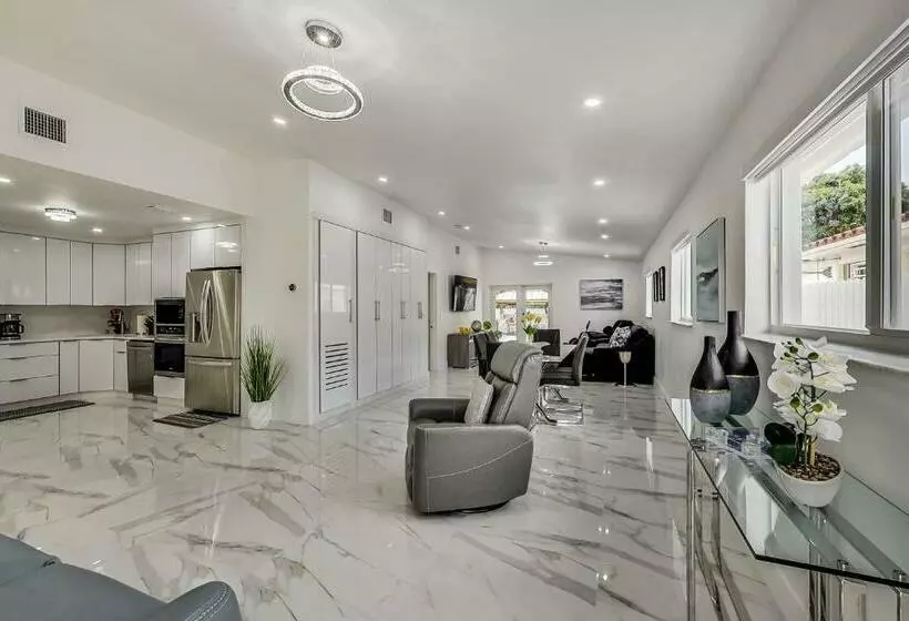 Luxurious Tropical Private Oasis By Mia Airport