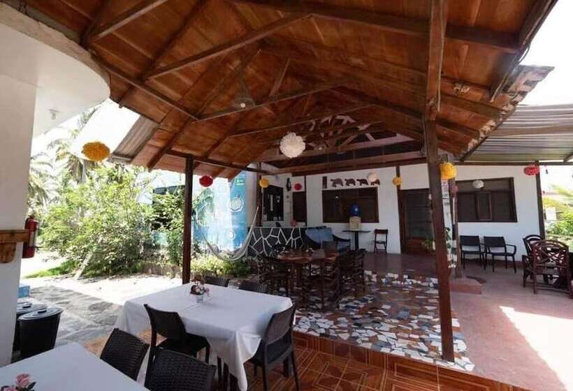 بنسيون Hostal Las Gardenias