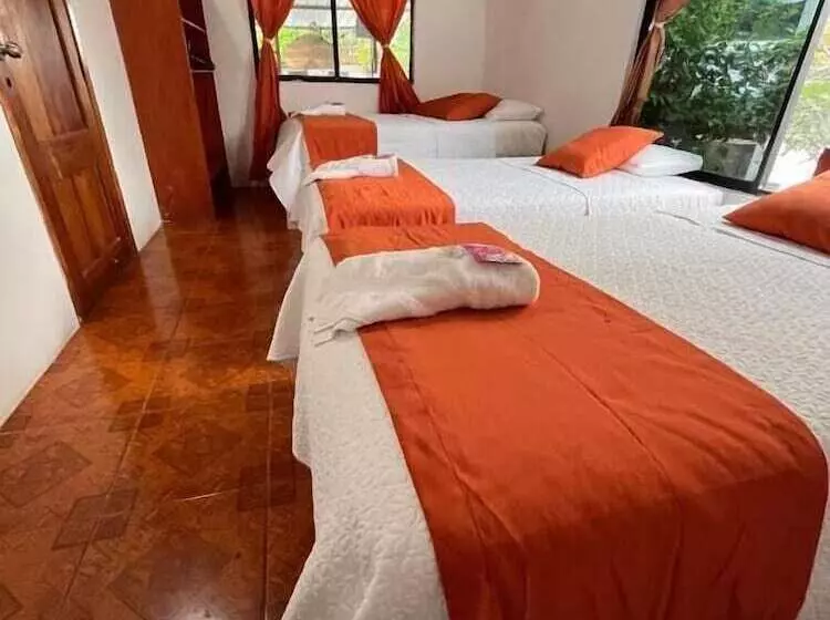 پانسیون Hostal Las Gardenias