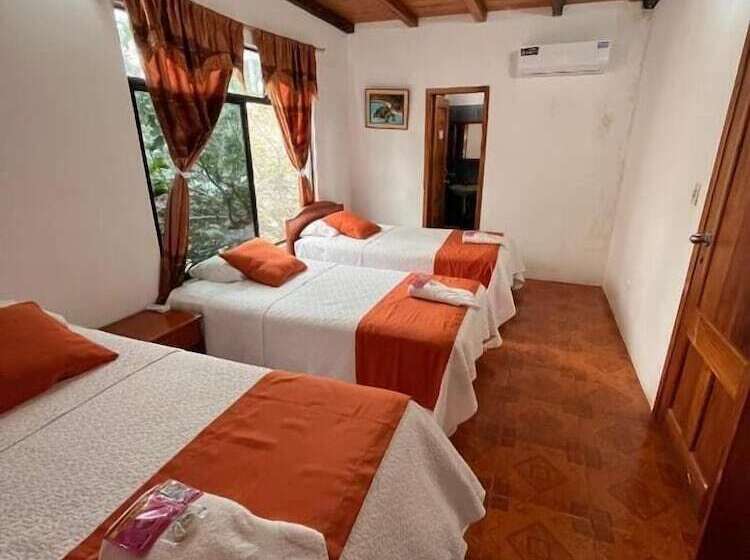 بنسيون Hostal Las Gardenias