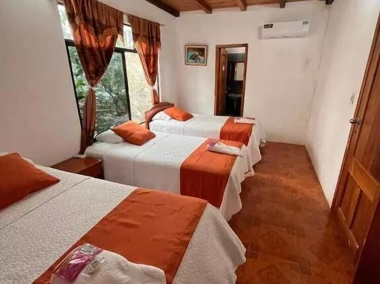 پانسیون Hostal Las Gardenias
