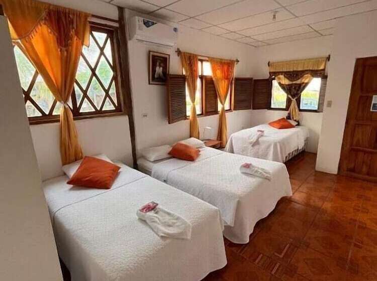 بنسيون Hostal Las Gardenias