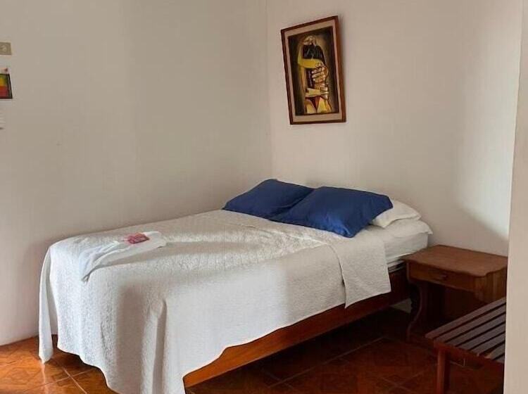 بنسيون Hostal Las Gardenias