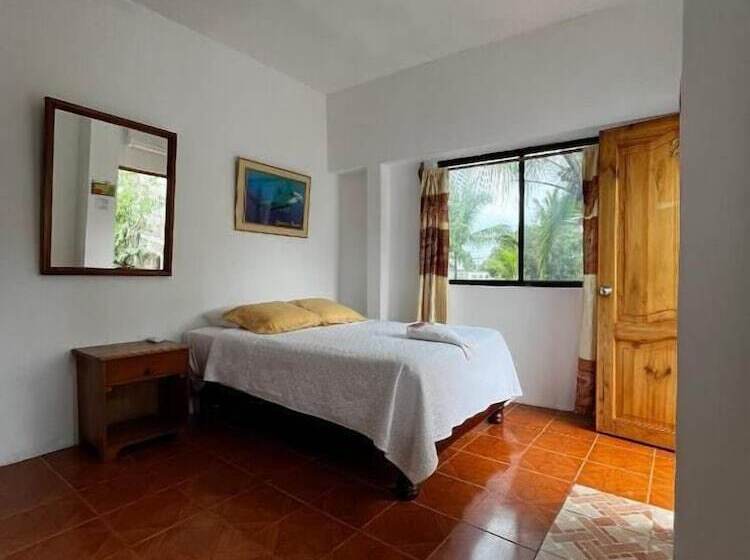 بنسيون Hostal Las Gardenias