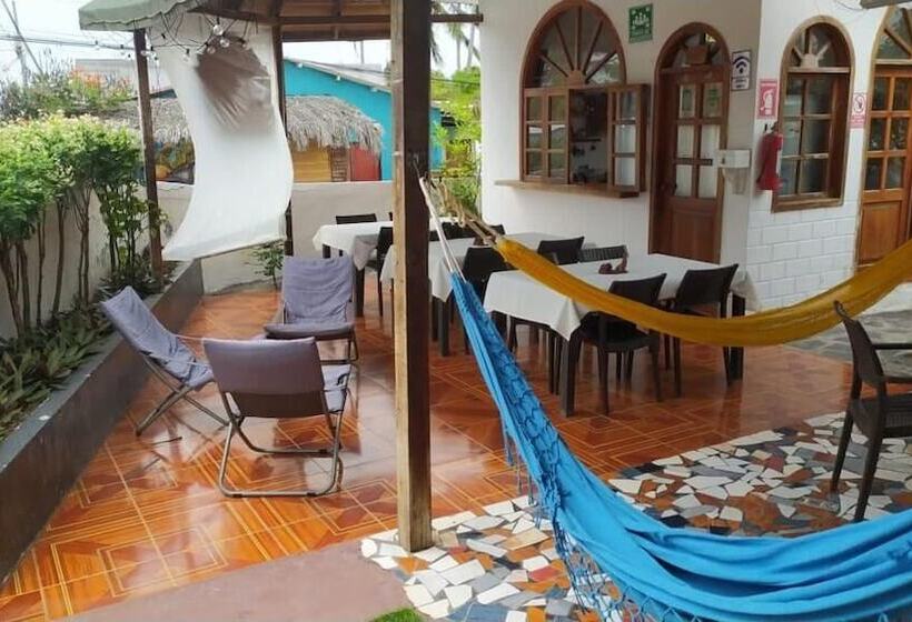بنسيون Hostal Las Gardenias