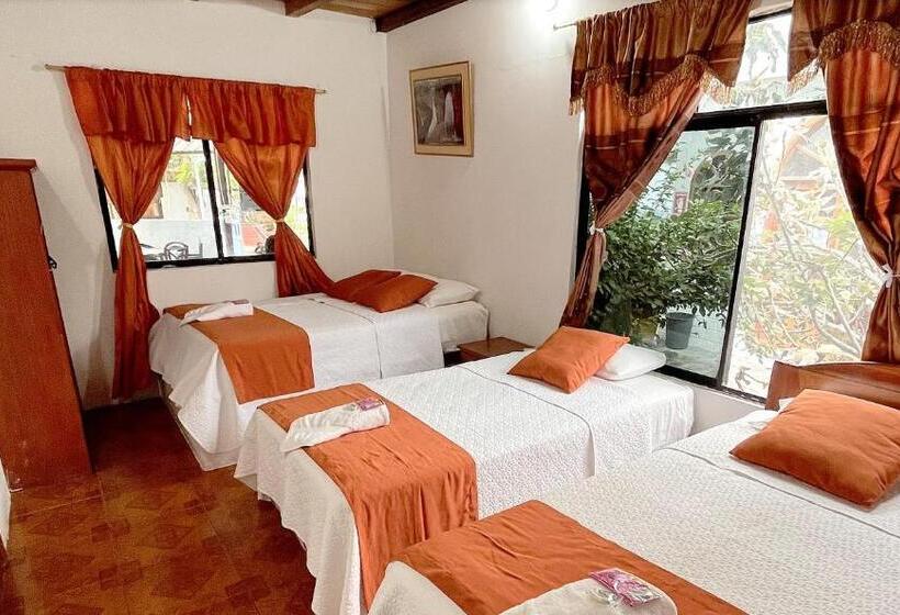 بنسيون Hostal Las Gardenias