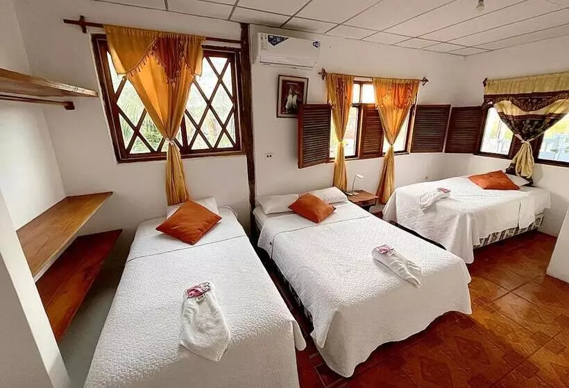 پانسیون Hostal Las Gardenias