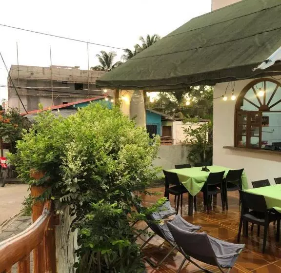 پانسیون Hostal Las Gardenias