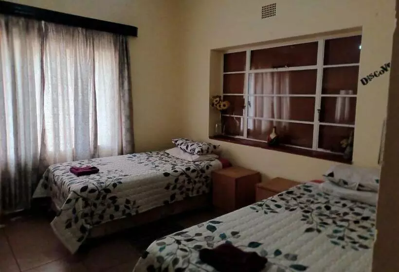 Majatalo Khaya Langa Guest House & Contractors Accommodation