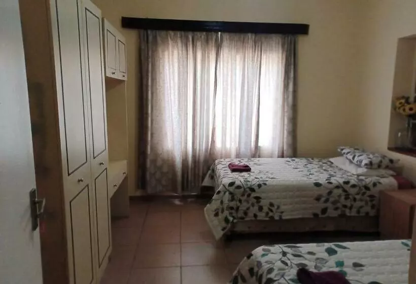 Majatalo Khaya Langa Guest House & Contractors Accommodation