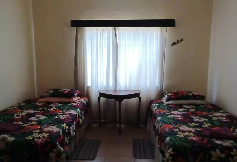 Majatalo Khaya Langa Guest House & Contractors Accommodation