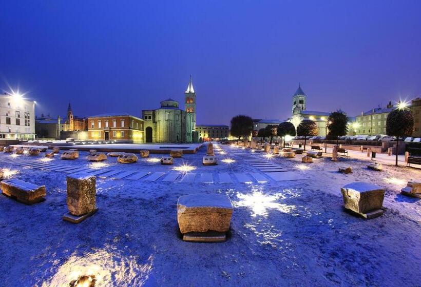 ペンション Main Street Studio And Rooms