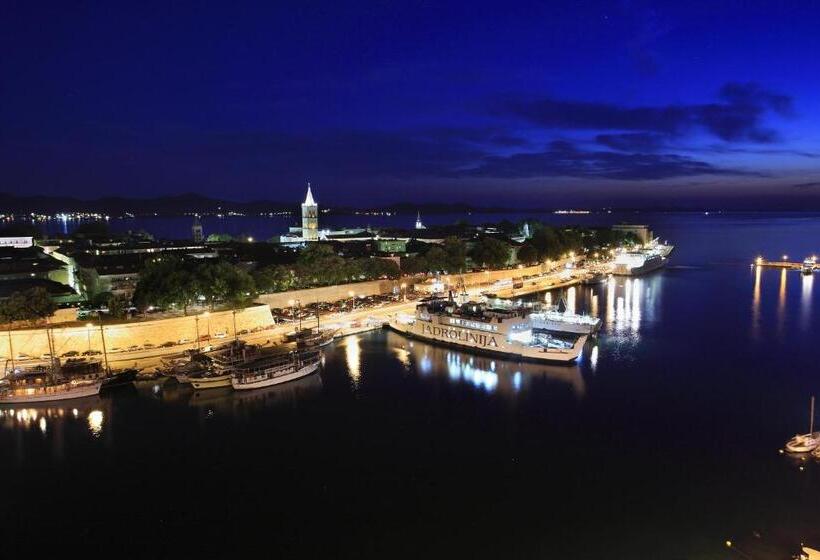 ペンション Main Street Studio And Rooms