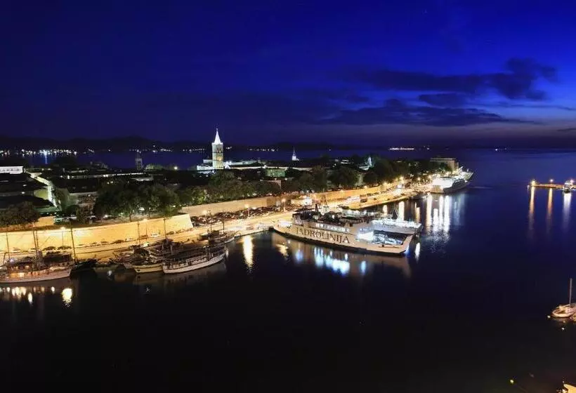 ペンション Main Street Studio And Rooms