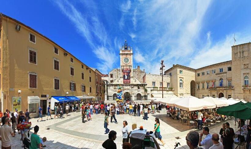 ペンション Main Street Studio And Rooms