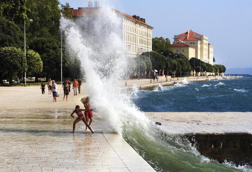 ペンション Main Street Studio And Rooms