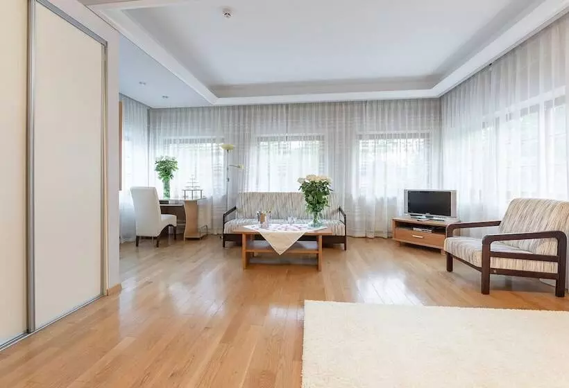 پانسیون Valensija Studio Apartment