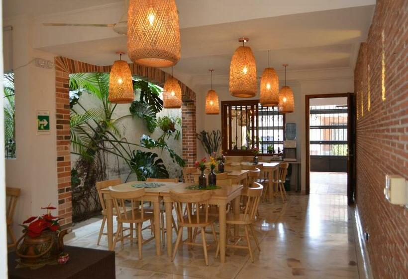 リヤド Primavera Santa Fe