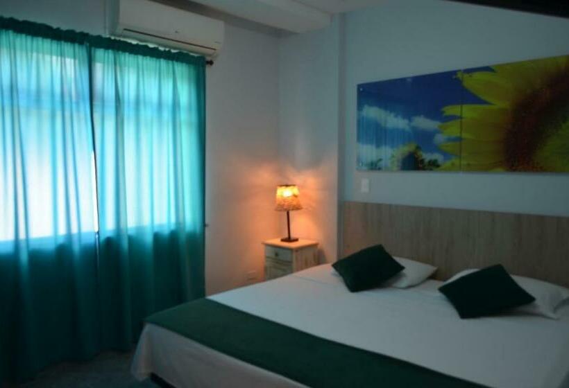 リヤド Primavera Santa Fe