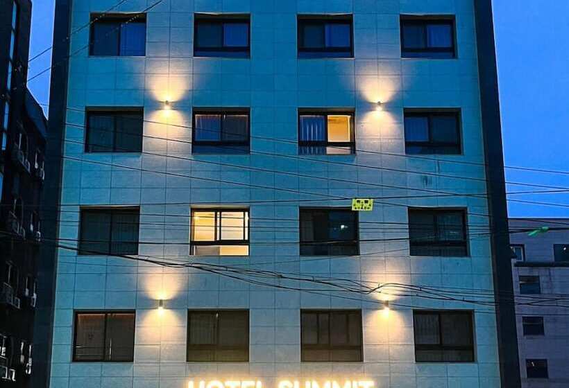 Hotel Summit